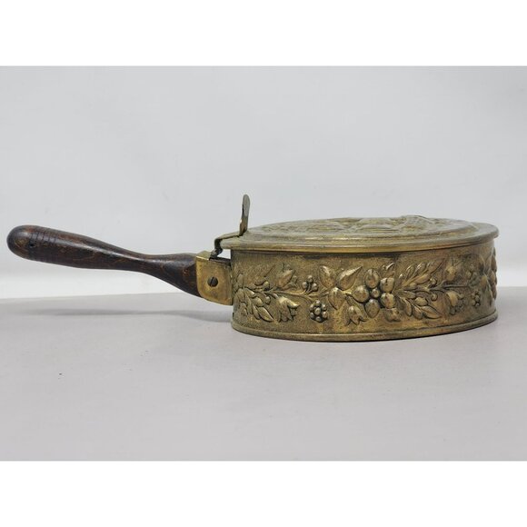 Vintage Brass & Wood Ship Design Silent Butler/Bed Warming Pan With Handle - Picture 10 of 15